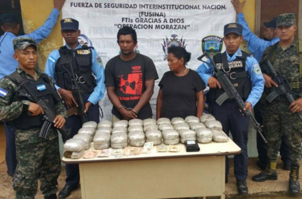 Capturan a dos hondureños con más de 50 libras de marihuana