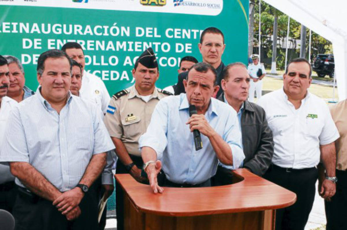 'En la capital solo se habla de tonteras”, dice el presidente Porfirio Lobo