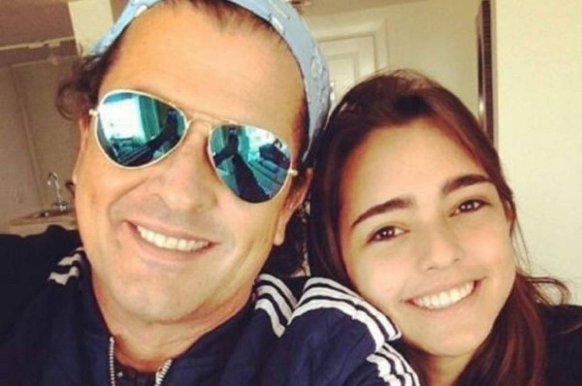 Carlos Vives apoya a su hija en su faceta como modelo