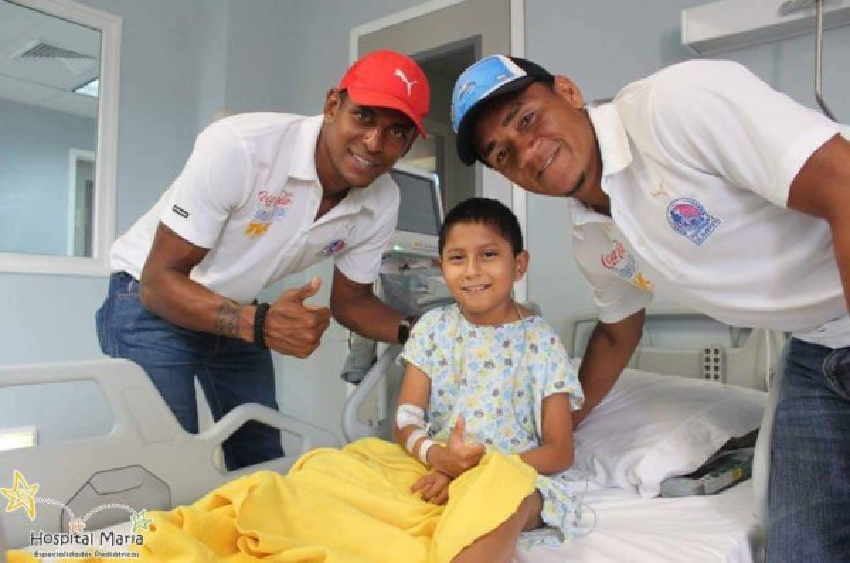 Olimpistas alegran a niños y niñas del Hospital María