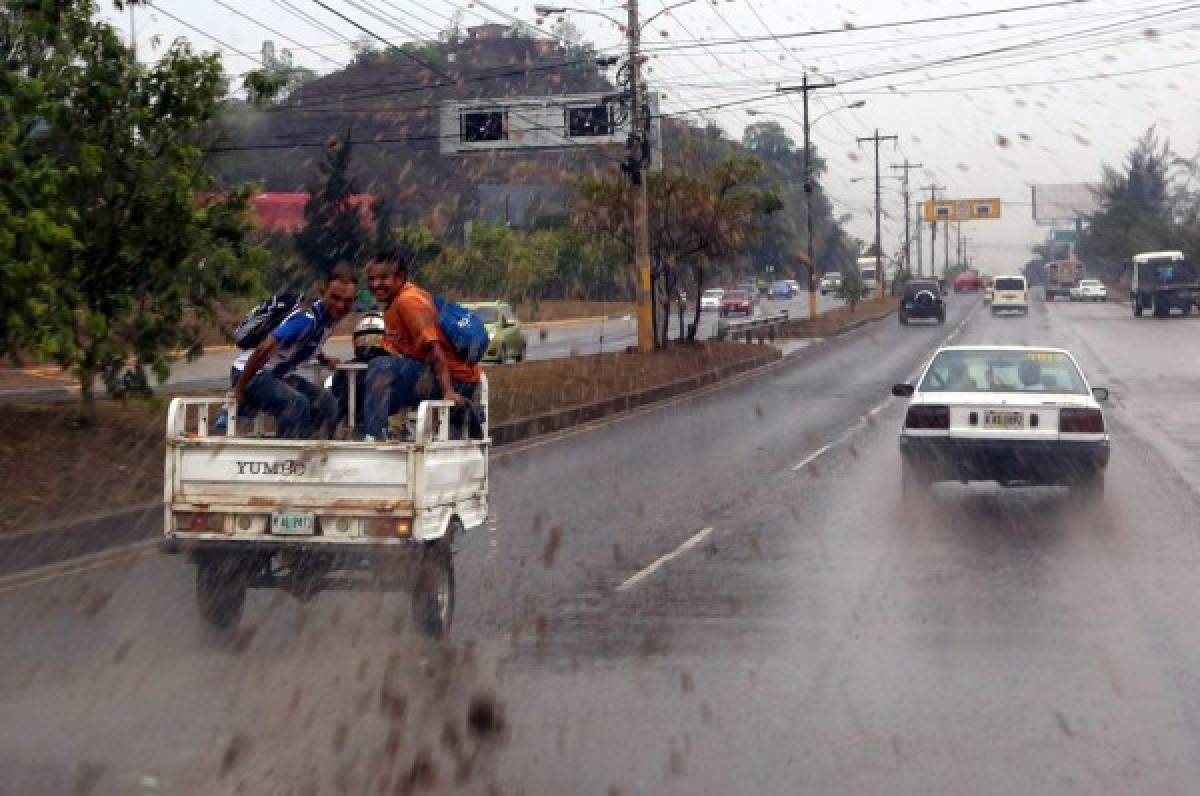 Lluvias con granizo y fuertes vientos sobre Tegucigalpa