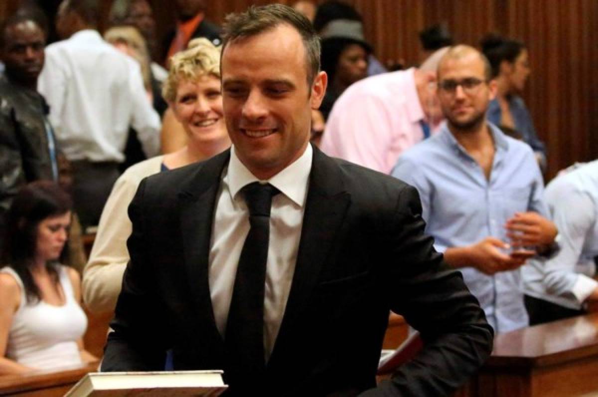 Pistorius seguirá bajo arresto domiciliario hasta condena