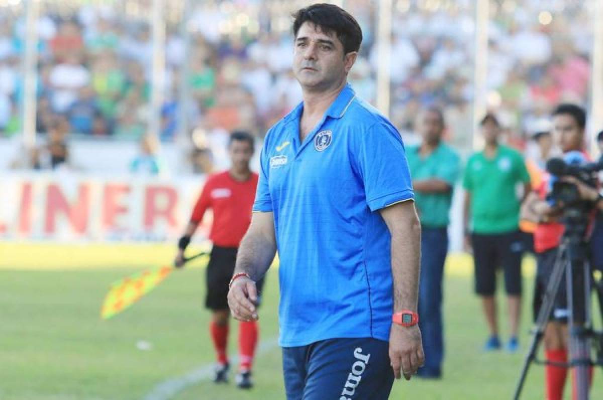 ¿Quién es el técnico semifinalista con más títulos en la Liga de Honduras?