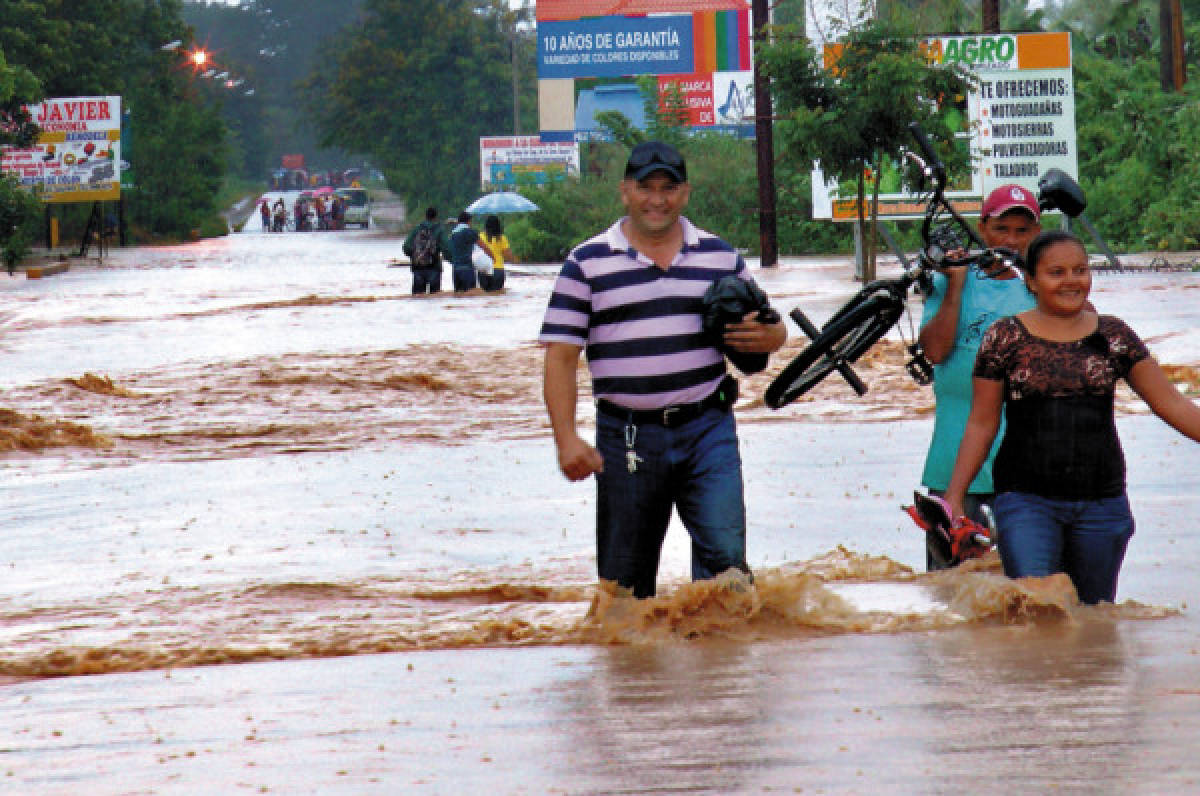 Copeco reporta dos muertos y severos daños a infraestructura