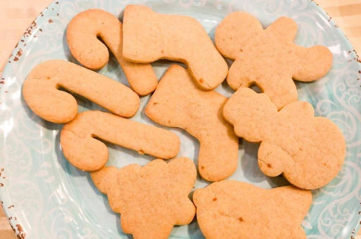 Hornea sabrosas galletitas con los más pequeños de la casa