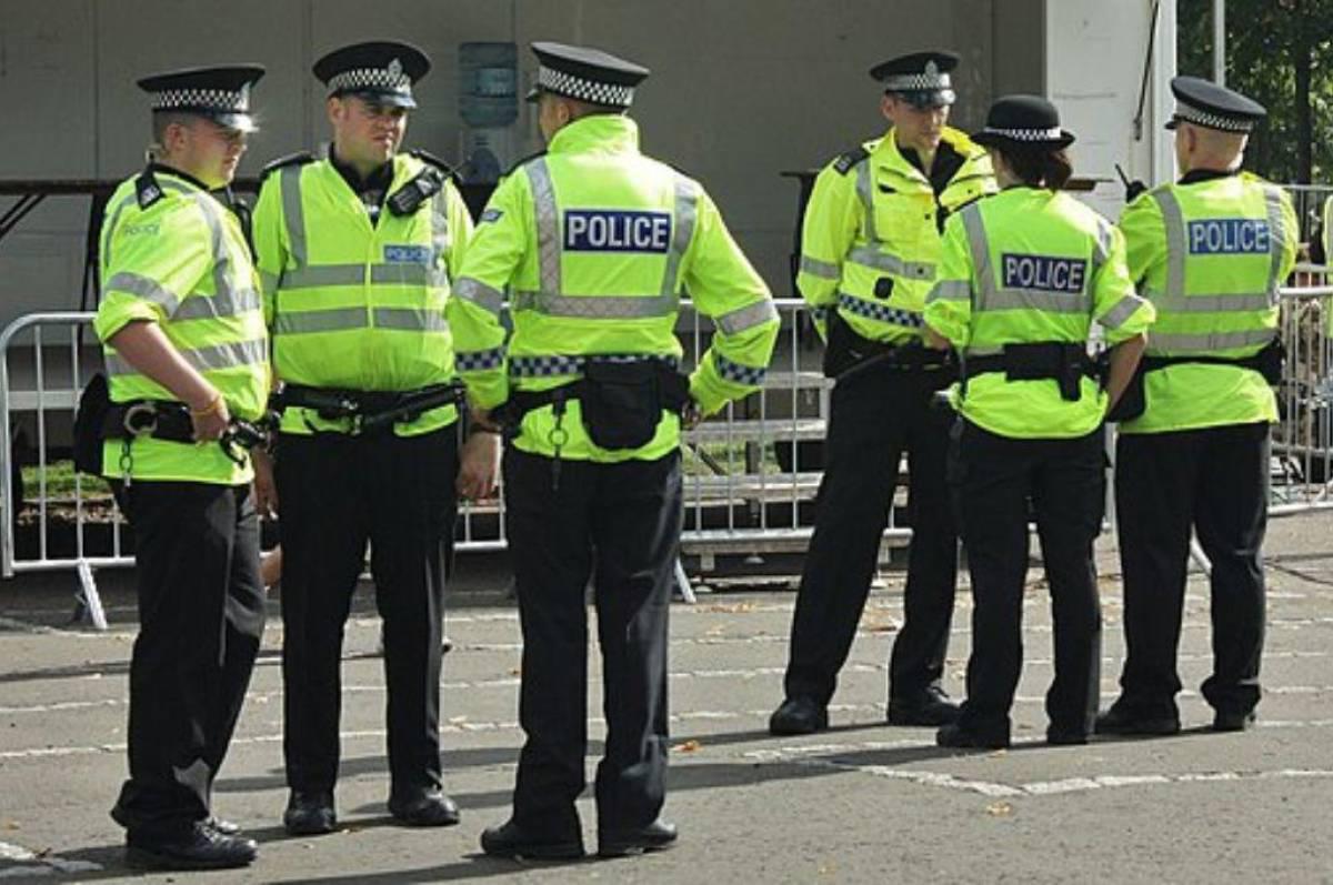 Jugador de la Premier League de Inglaterra es detenido en pleno entrenamiento