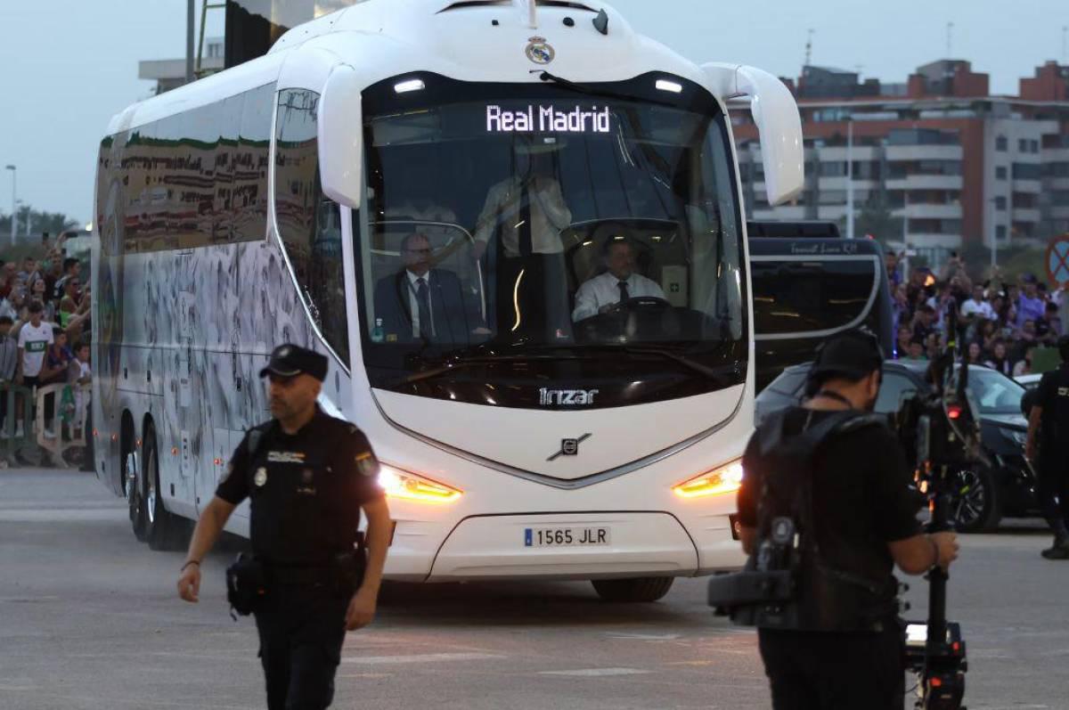 Bus del Real Madrid sufre accidente en su regreso tras perder en Liverpool en Champions