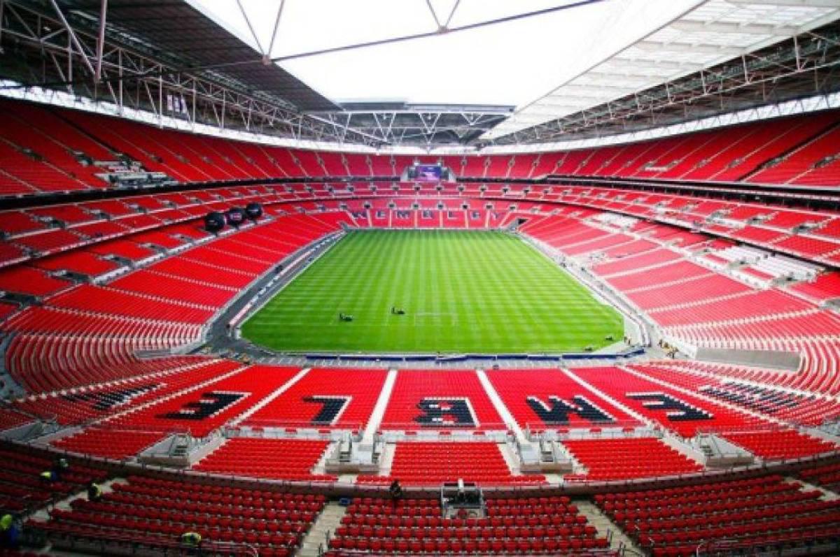 Jugador de la Premier League de Inglaterra es detenido en pleno entrenamiento