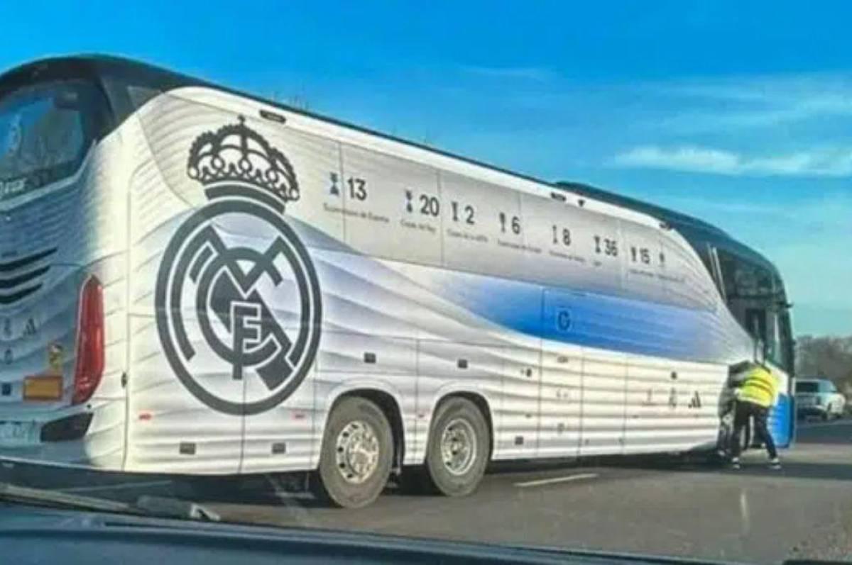 Bus del Real Madrid sufre accidente en su regreso tras perder en Liverpool en Champions