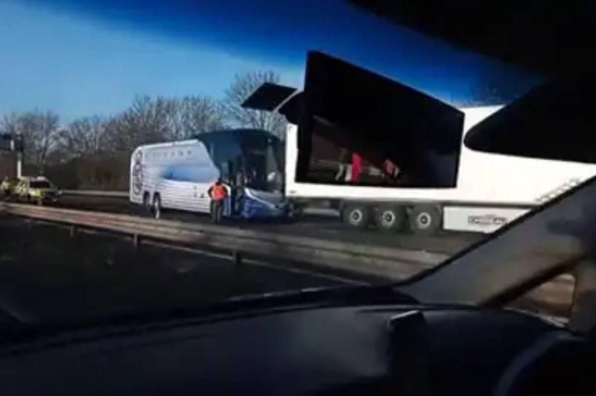 Bus del Real Madrid sufre accidente en su regreso tras perder en Liverpool en Champions