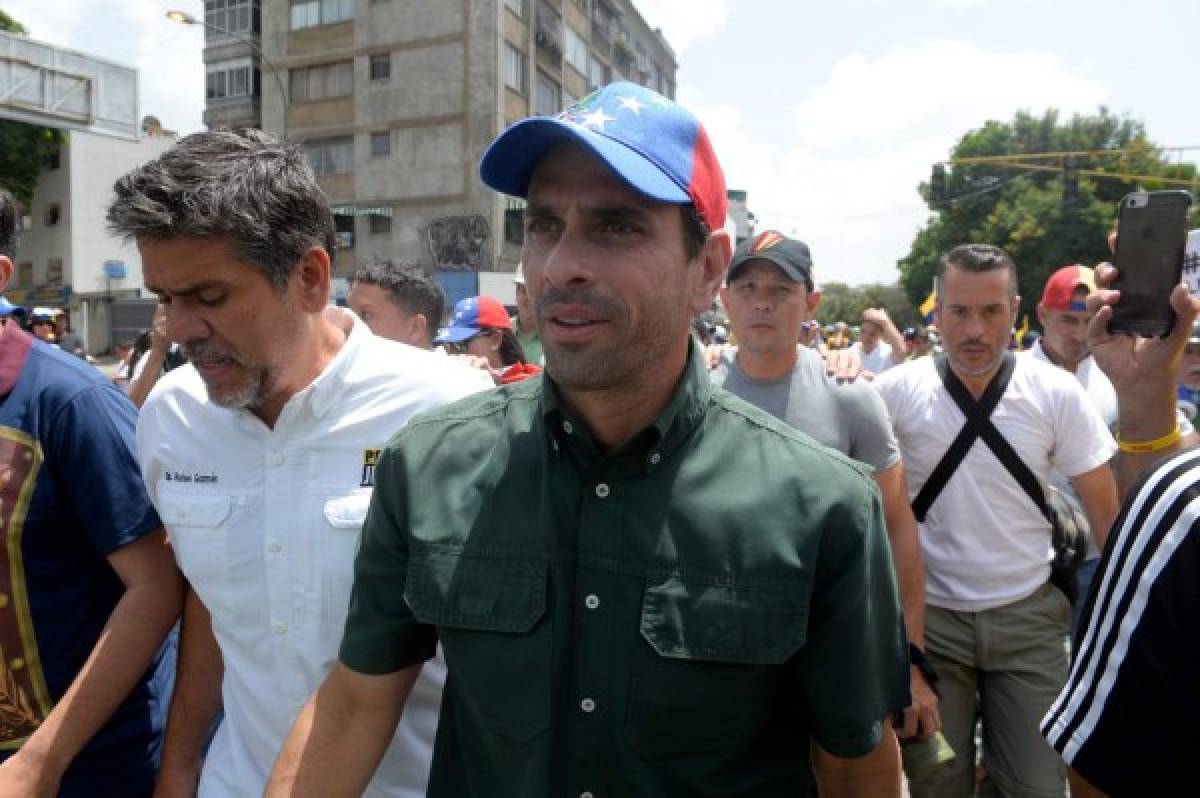 Venezuela: Justicia amenaza con prisión a Henrique Capriles por bloqueos en protestas