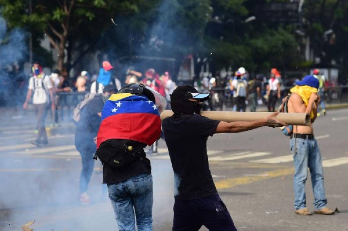 La 'madre de las marchas' trasladó a las calles a opositores y seguidores de Nicolás Maduro. (AFP)