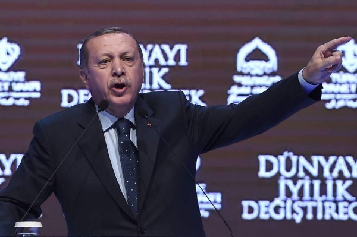 Erdogan acusa a Merkel de 'apoyar a terroristas'