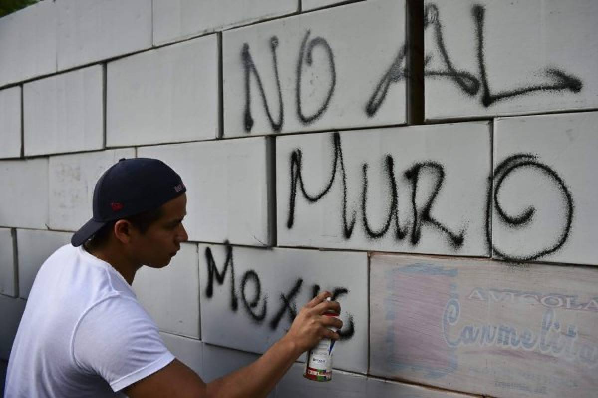 Trump insiste en encontrar una manera de construir muro con México