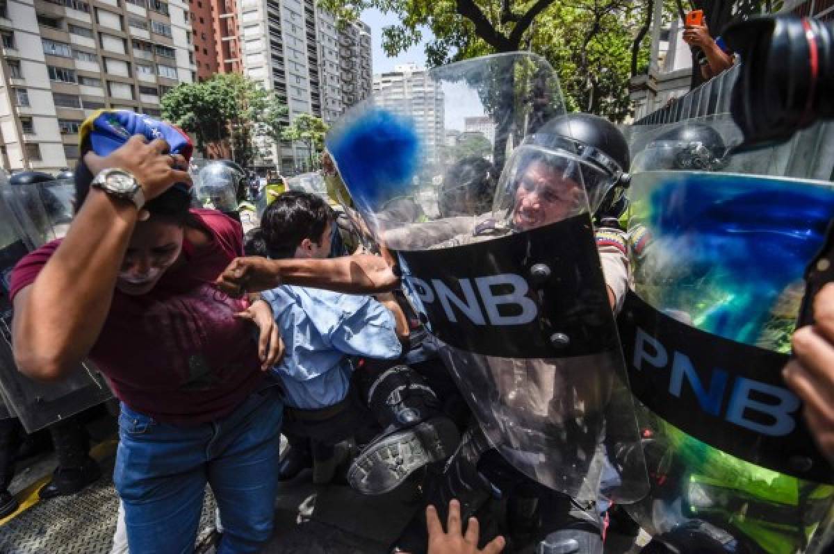 Los enfrentamientos han dejado a varias personas heridas. Foto: AF