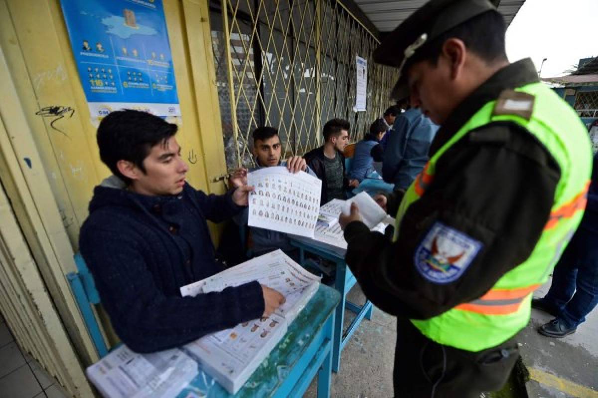 Ecuador vota este domingo por seguir en socialismo o girar a la derecha