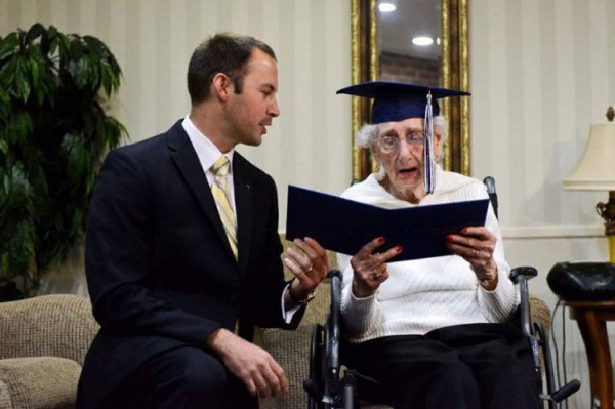 Una estadounidense logra graduarse a los 97 años