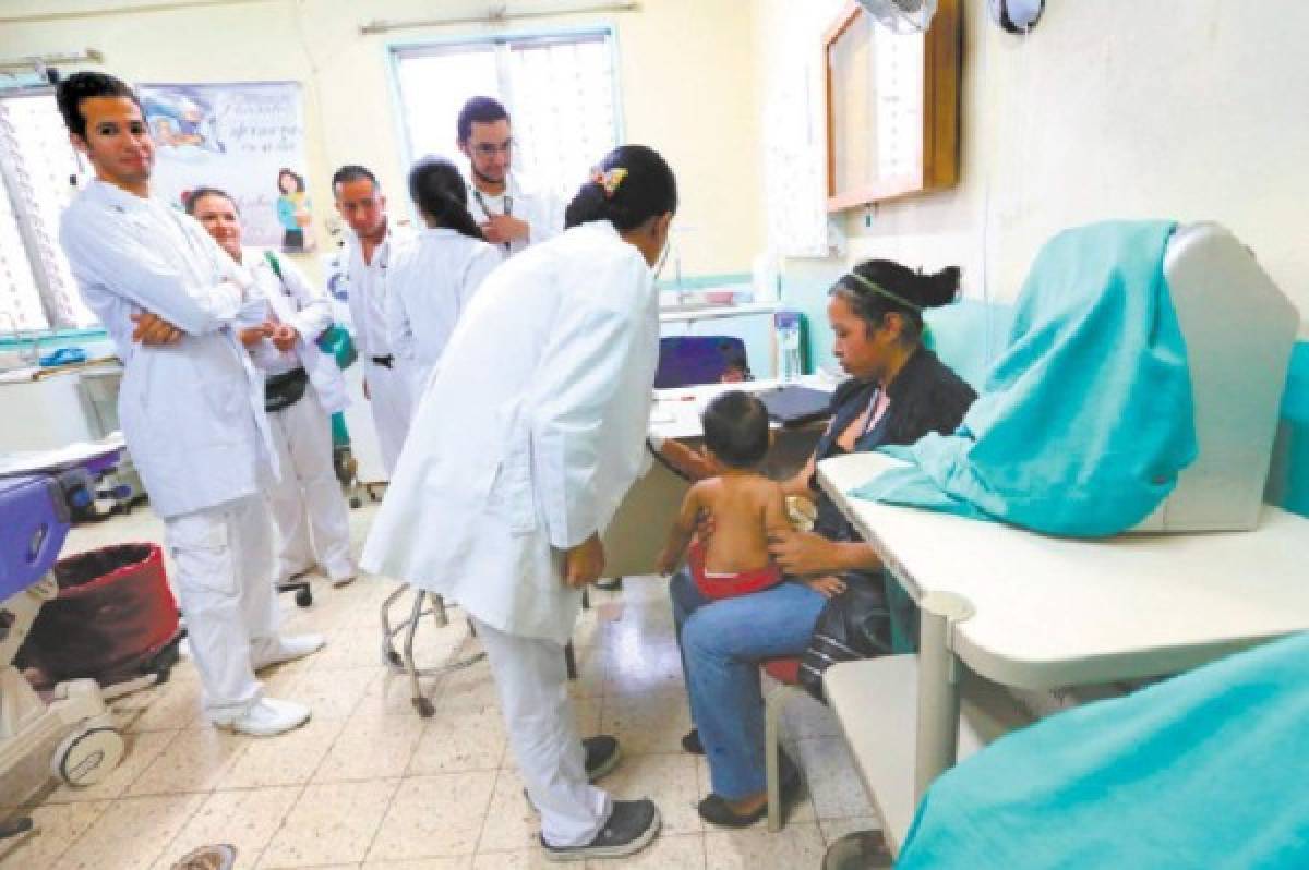 Pacientes del IHSS buscan atención en los clipers