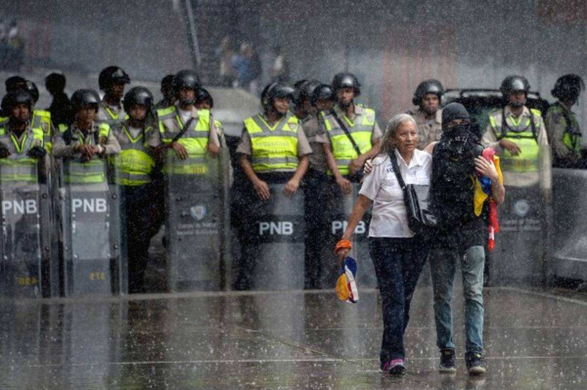 Hubo enfrentamientos entre autoridades y manifestantes. Foto AFP