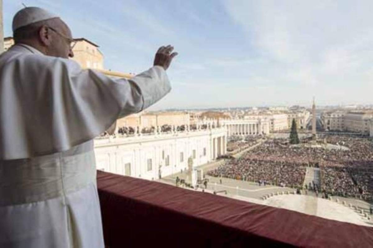 El Papa transmite mensaje de misericordia en día de Navidad