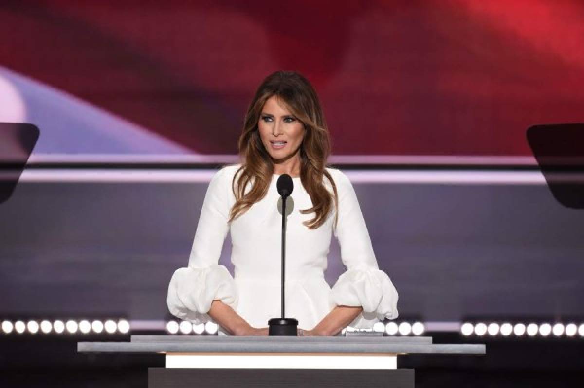 Autora de discurso de Melania Trump se disculpa por citar frases de Obama