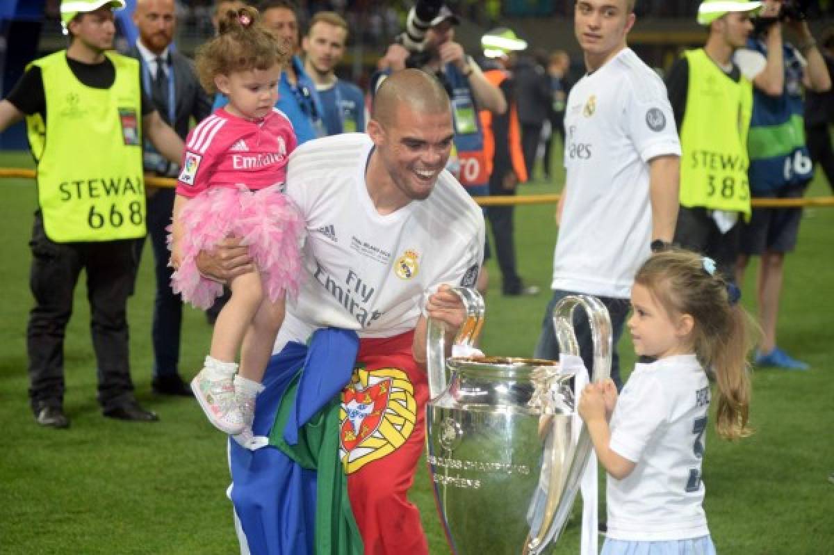 FOTOS: Jugadores del Real Madrid con la copa