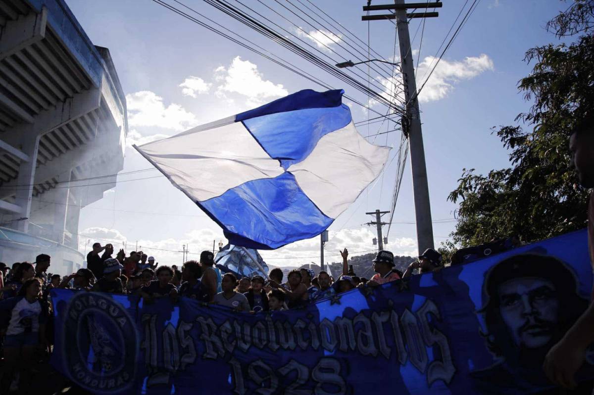 Enorme llegada de afición del Motagua al Nacional y el bonito gesto de Emilio Izaguirre