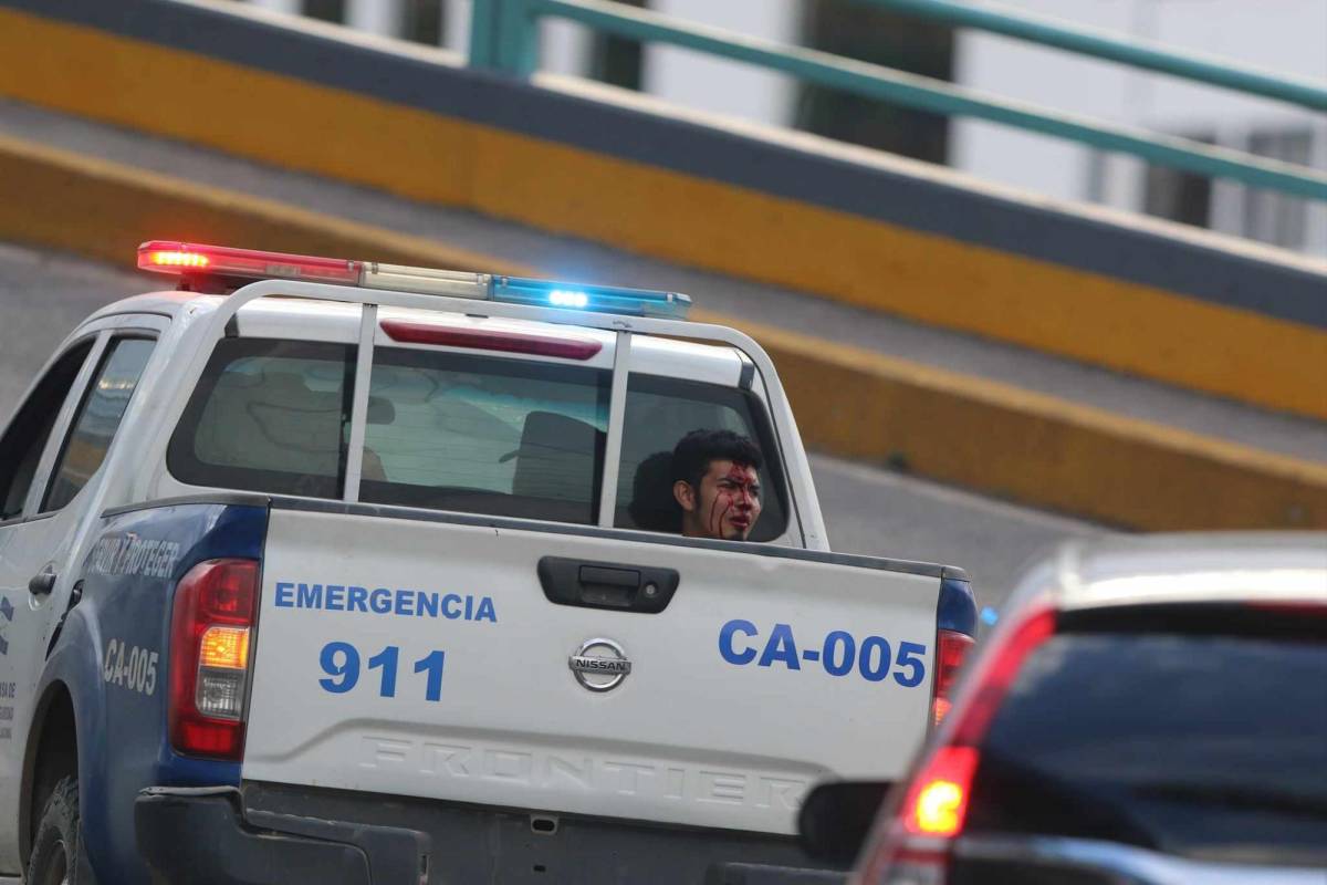 En fotos: Ambientazo de los azules, disturbios y sonrisa de Auzmendi previo al Motagua vs Olimpia