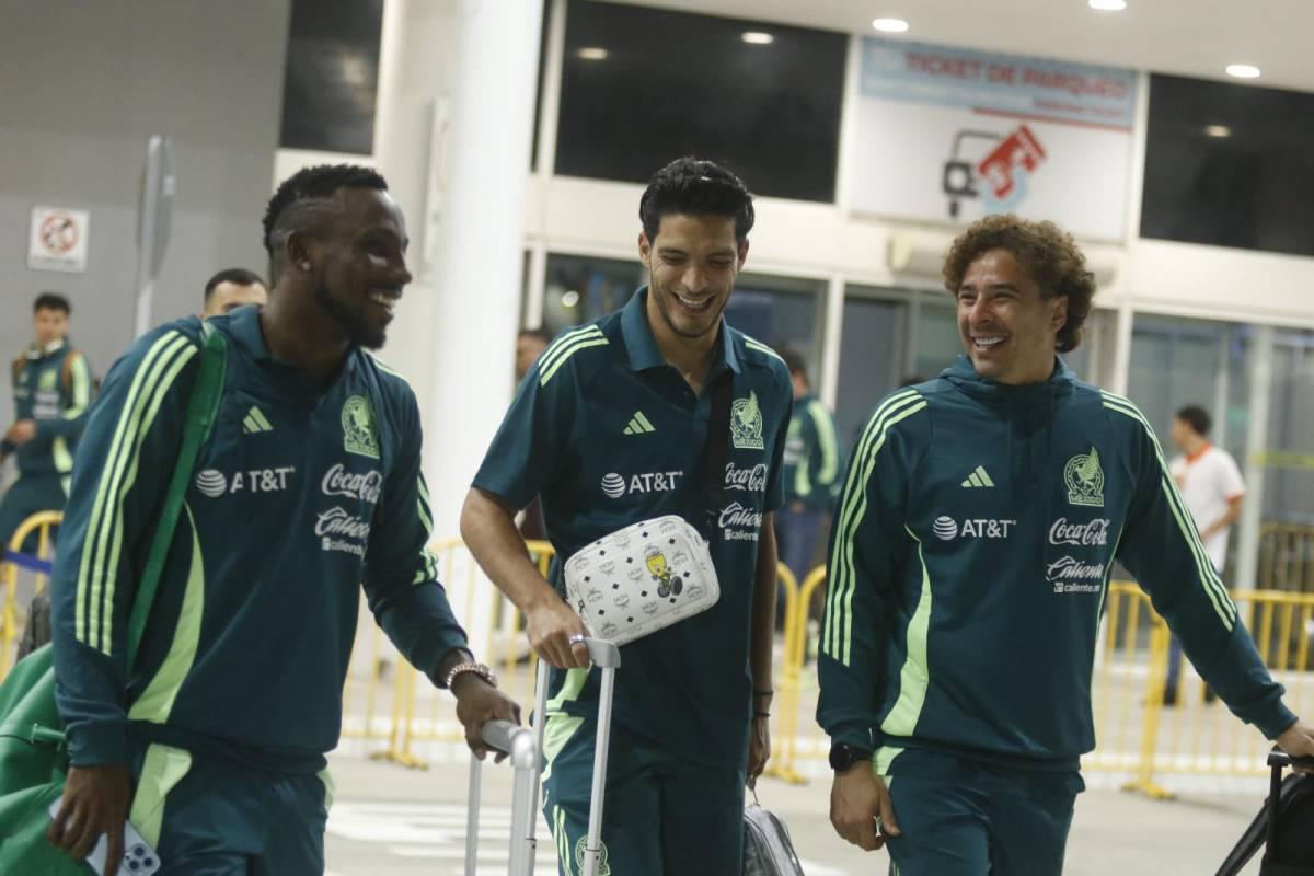 Selección de México llega a Honduras muy sonriente