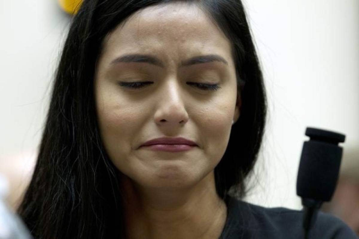 Selene Saavedra Roman, migrante testifica ante la audiencia del subcomité del Poder Judicial de la Cámara sobre el uso de la detención de ICE en Capitol Hill. Foto: AP.