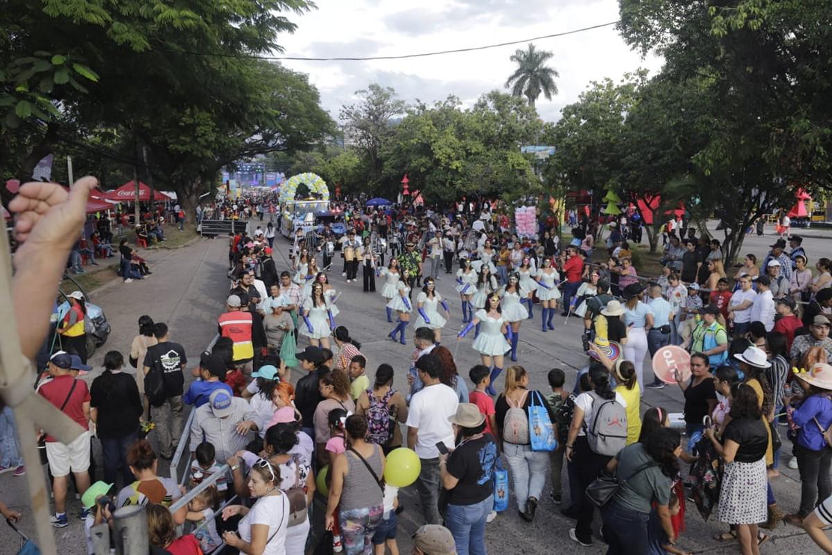 Así se vive el vibrante Carnaval de Tegucigalpa, lleno de música, color y alegría