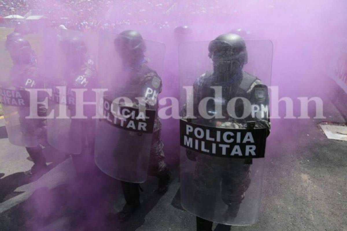 Policía Militar monta un colorido espectáculo en el Estadio Nacional