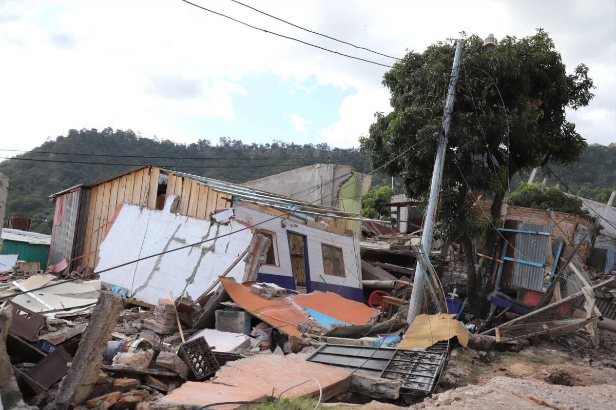 Afectados por falla en la colonia Guillén reciben donativo de Taiwán