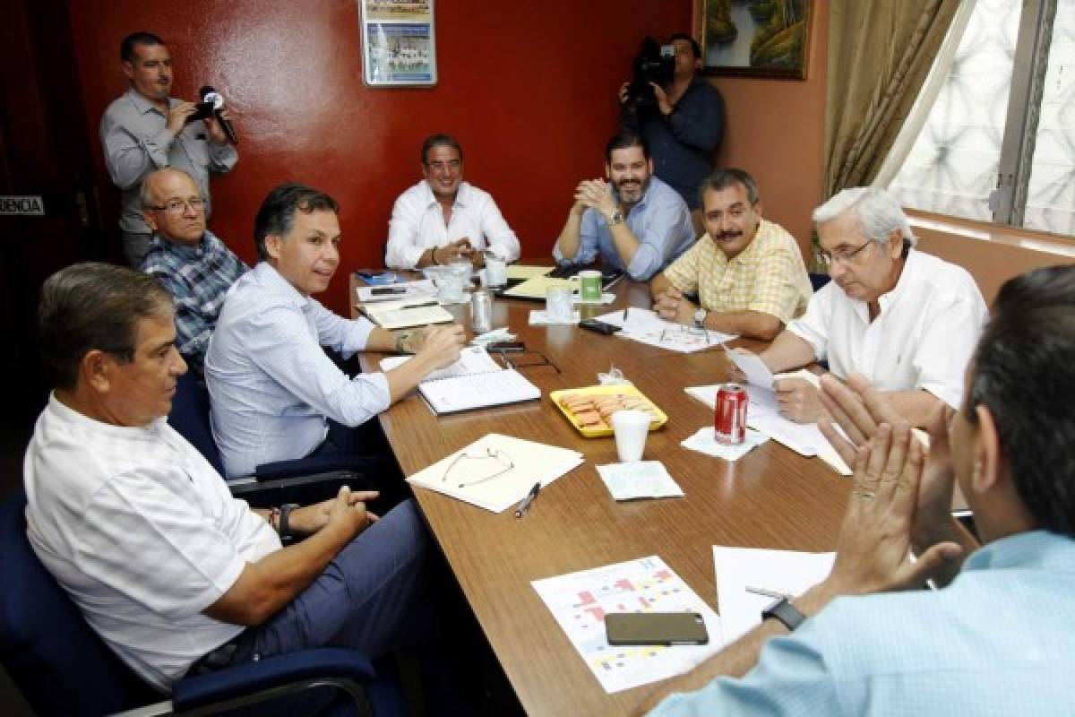 Reunión de Fenafuth y Liga Nacional