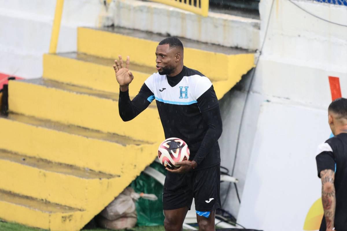 Honduras entrena bajo la lluvia previo al juego ante México por la Nations League