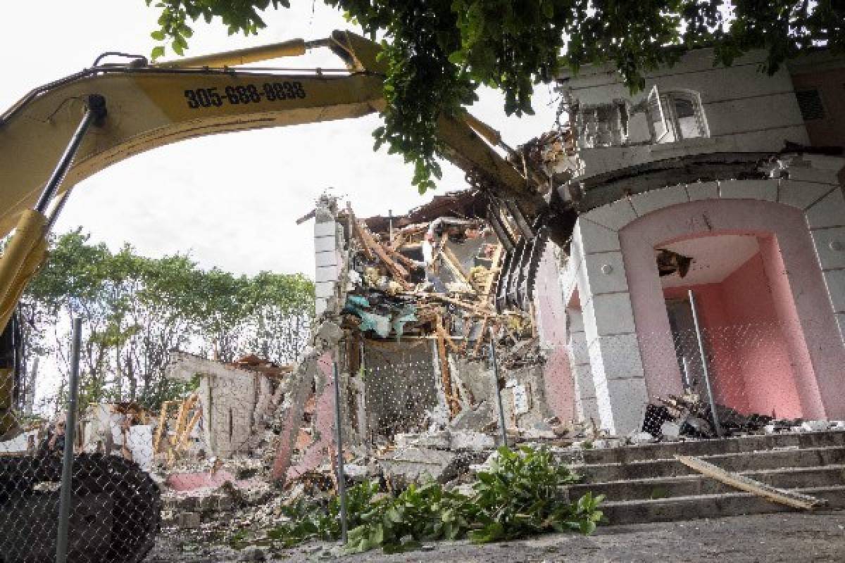 Encuentran caja fuerte tras demoler casa de Pablo Escobar en Miami