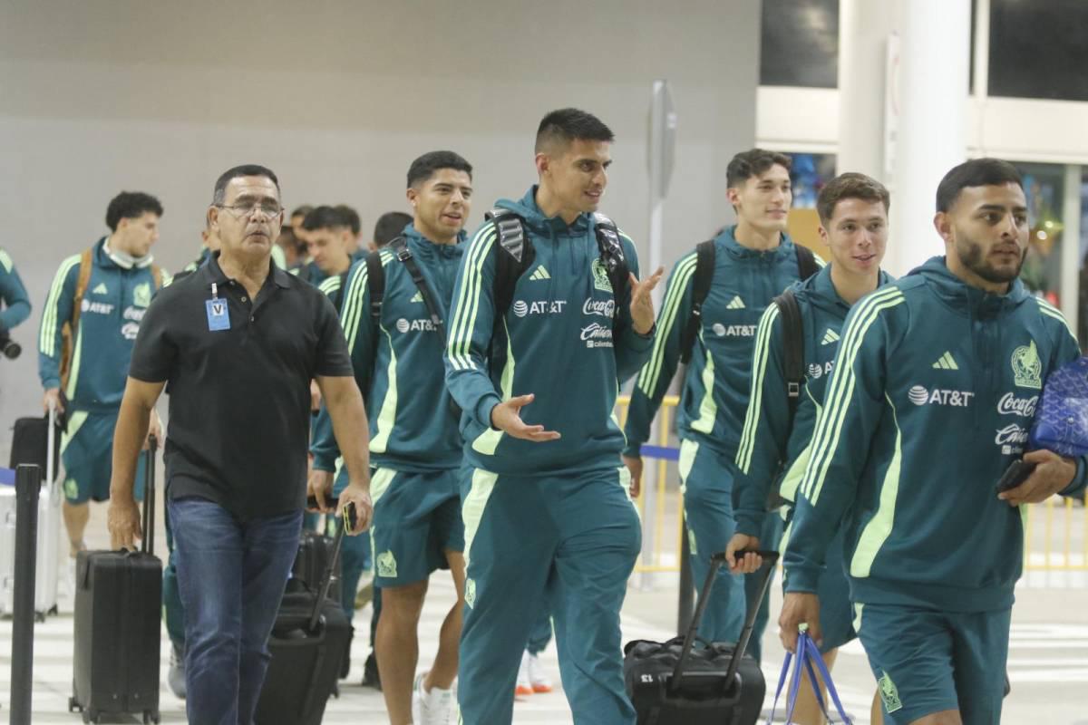 Selección de México llega a Honduras muy sonriente