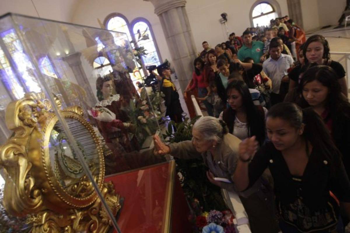 Fieles peregrinos se despiden de la Virgen de Suyapa