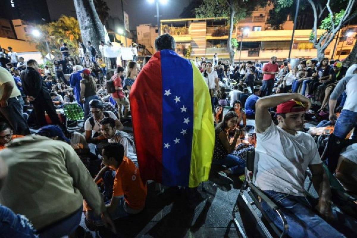 Opositores venezolanos retan a Maduro en marcha de 1 de Mayo  