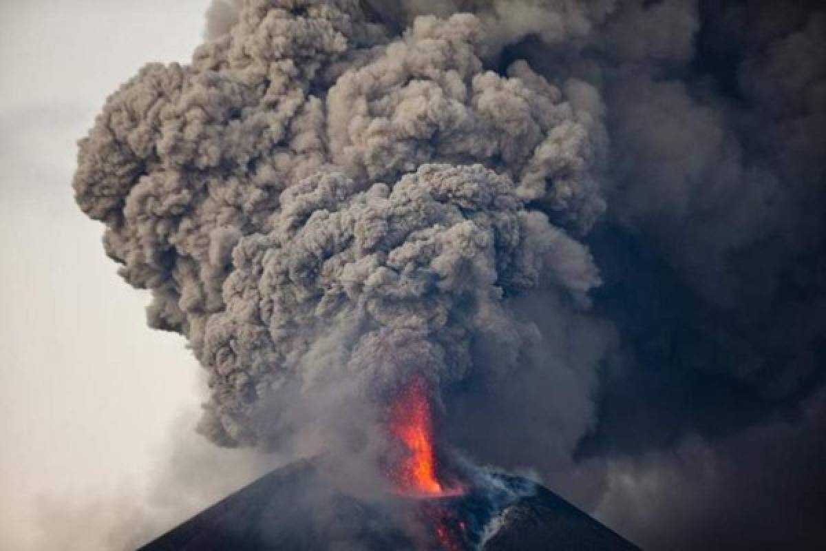 Nicaragua vigila el volcán Momotombo por fuerte y gigantesca explosión   