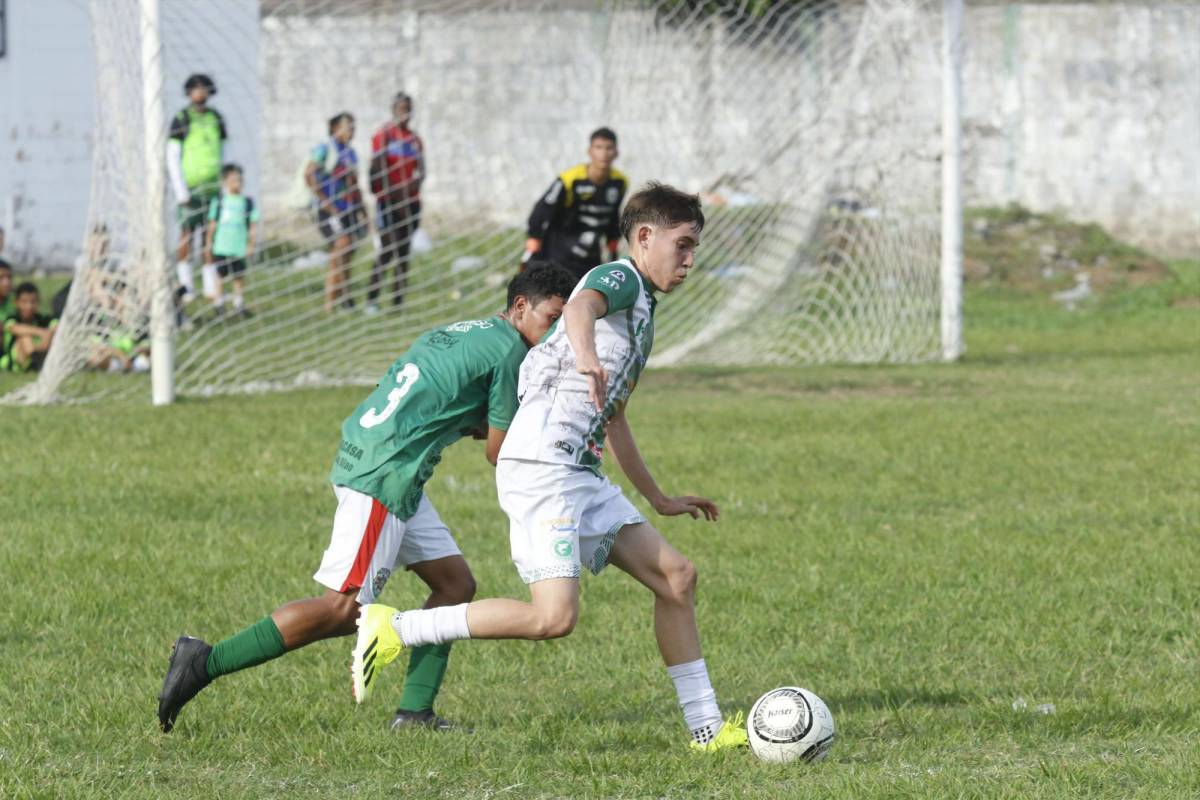 Jefferson relató que empezó jugando en la calle con porterías de piedra con sus amigos.