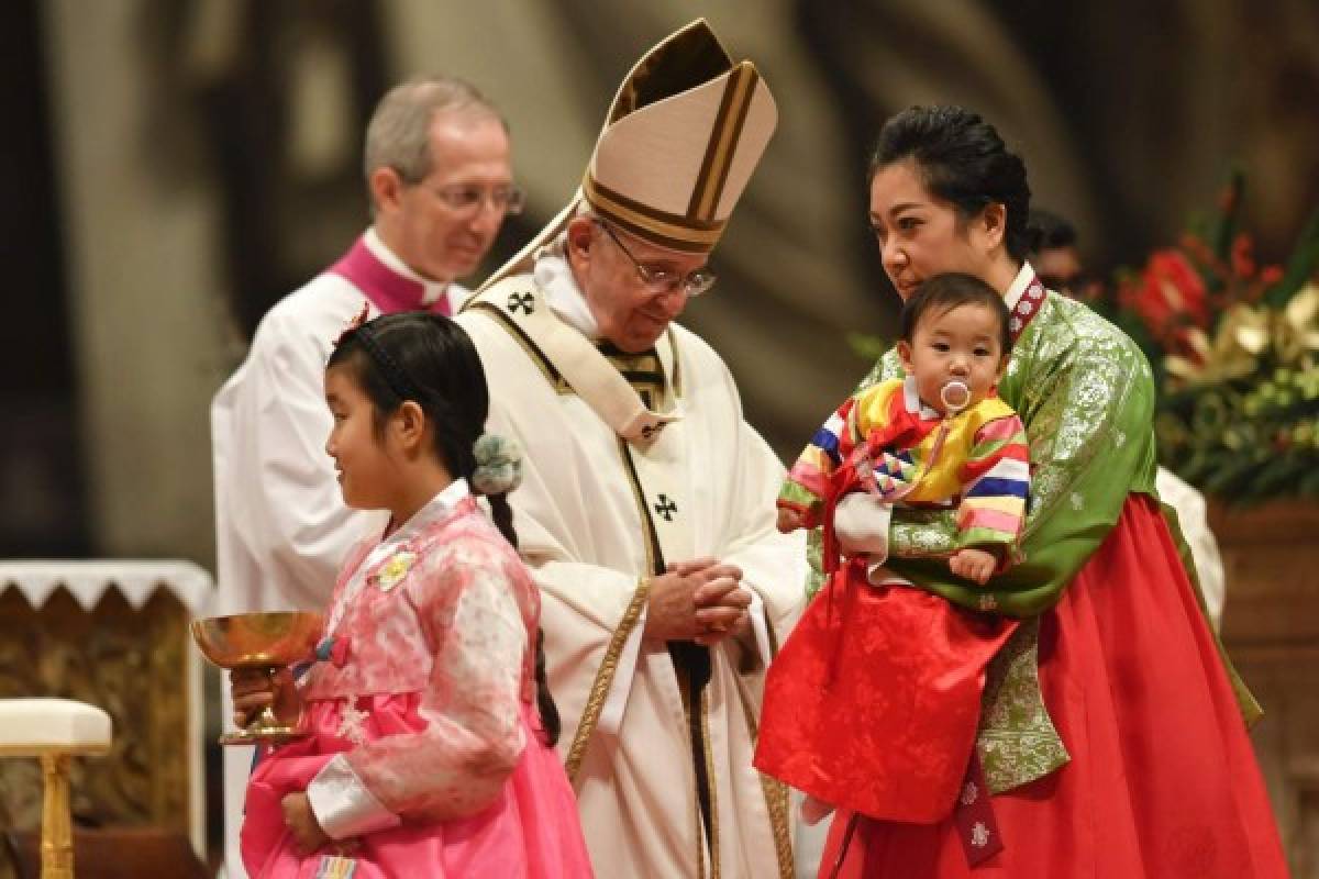 El Papa pide pensar en los niños abandonados a su suerte durante la Navidad