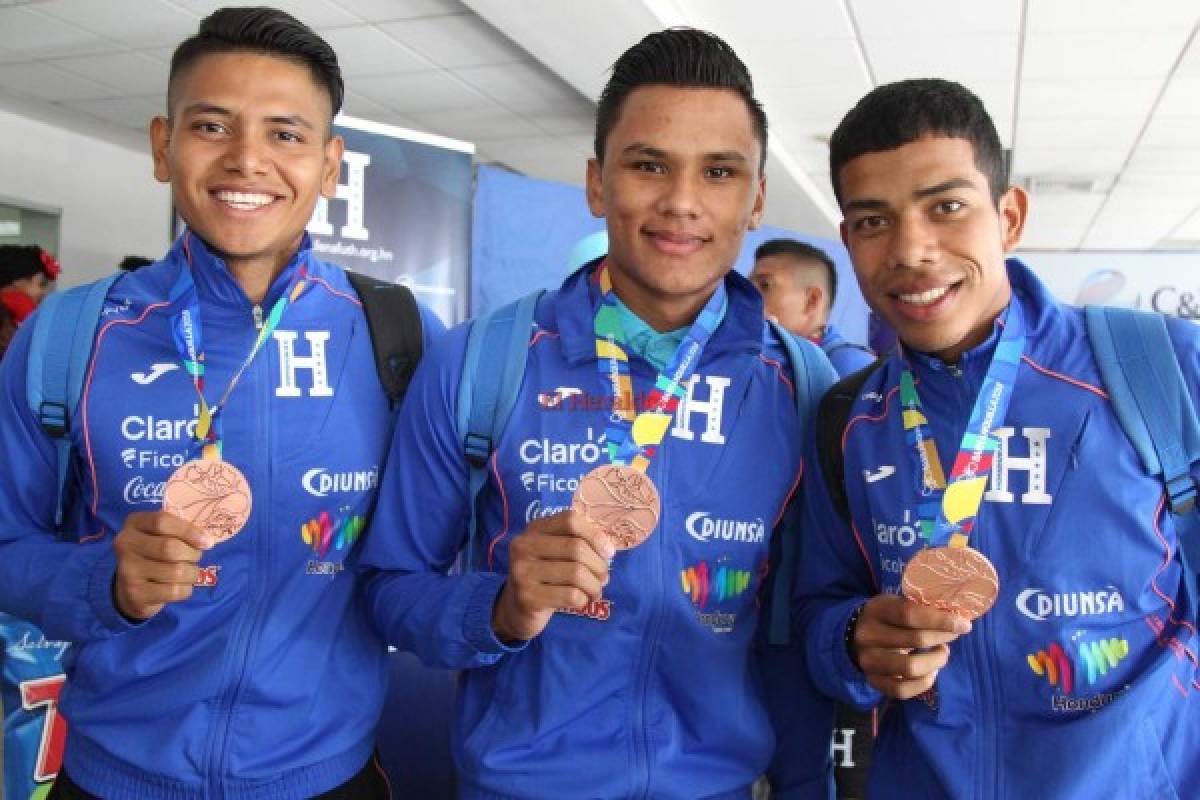 La Selección de Honduras Sub-21 fue recibida con honores en Toncontín