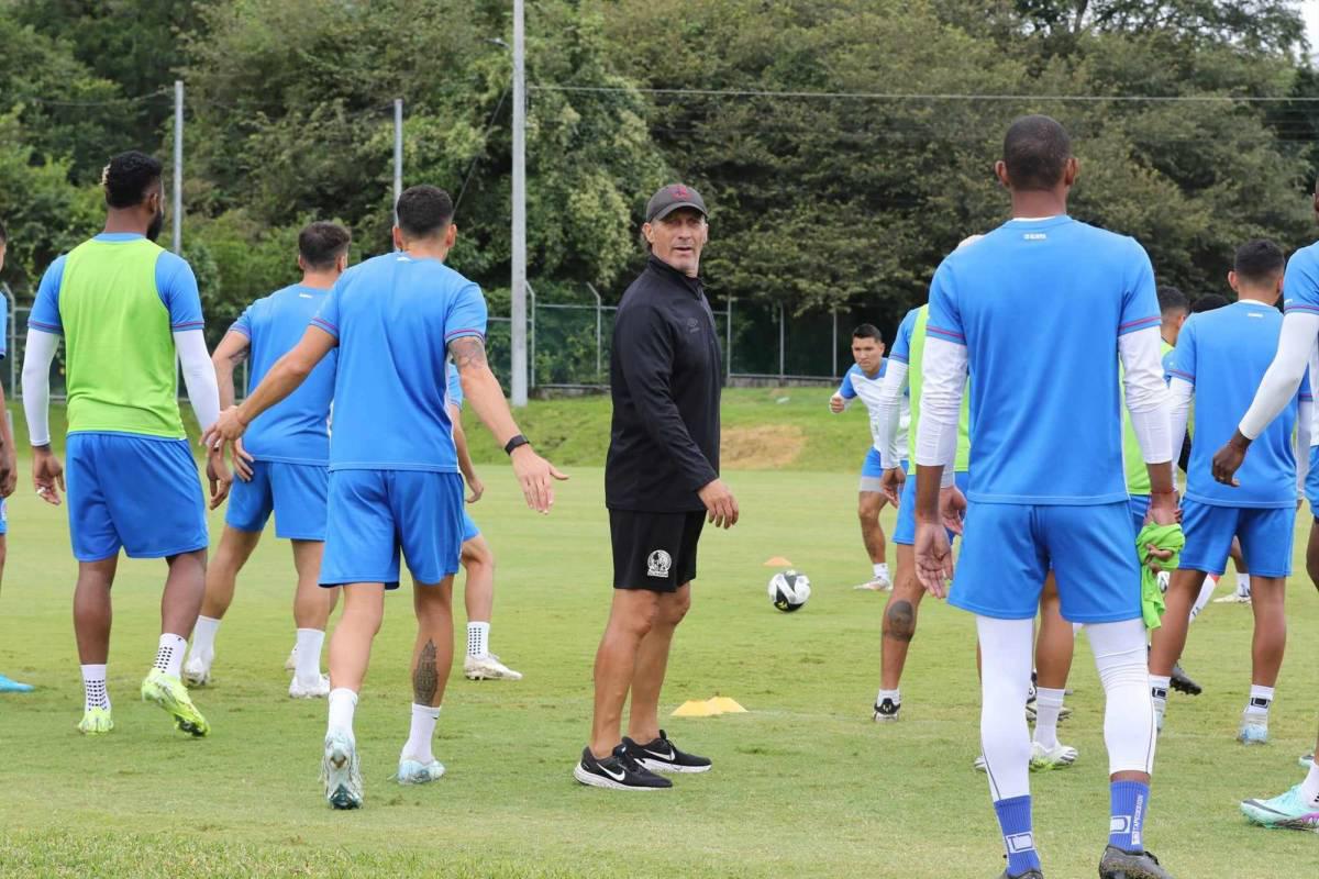 Troglio sorprende y se gana los aplausos en entreno de Olimpia antes de enfrentar al Olancho FC