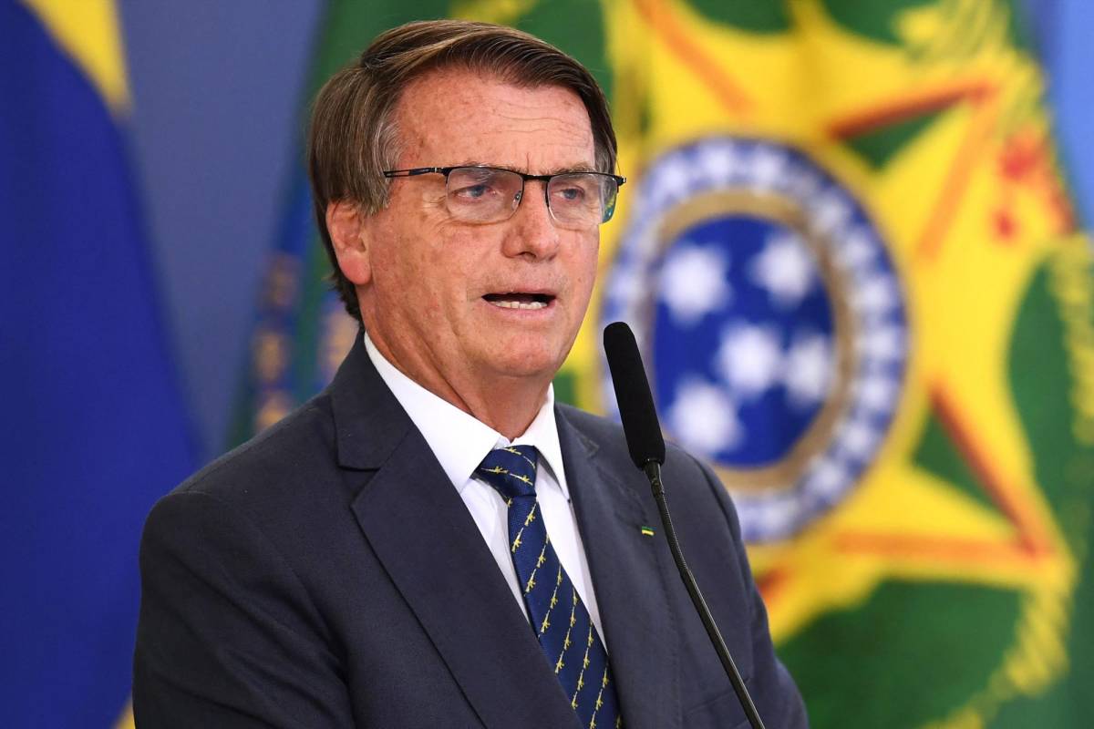 Bolsonaro concede visado humanitario a ucranianos que huyen de invasión rusa