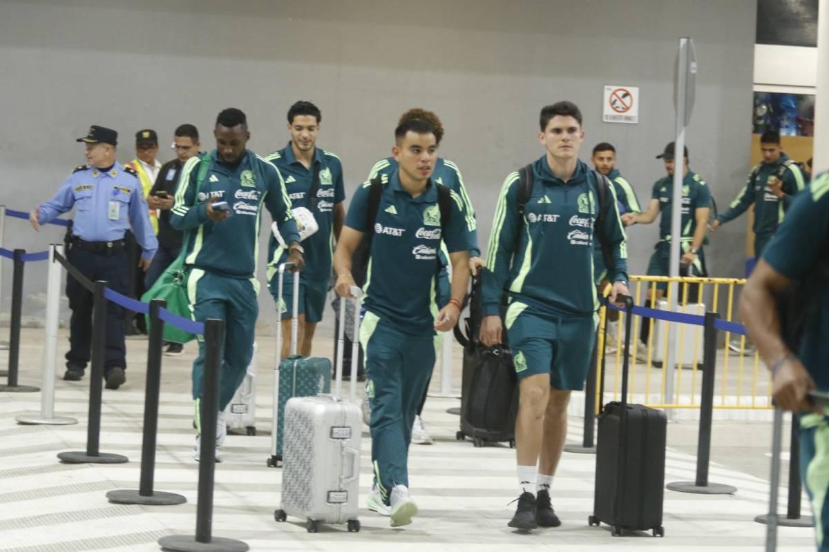 Selección de México llega a Honduras muy sonriente