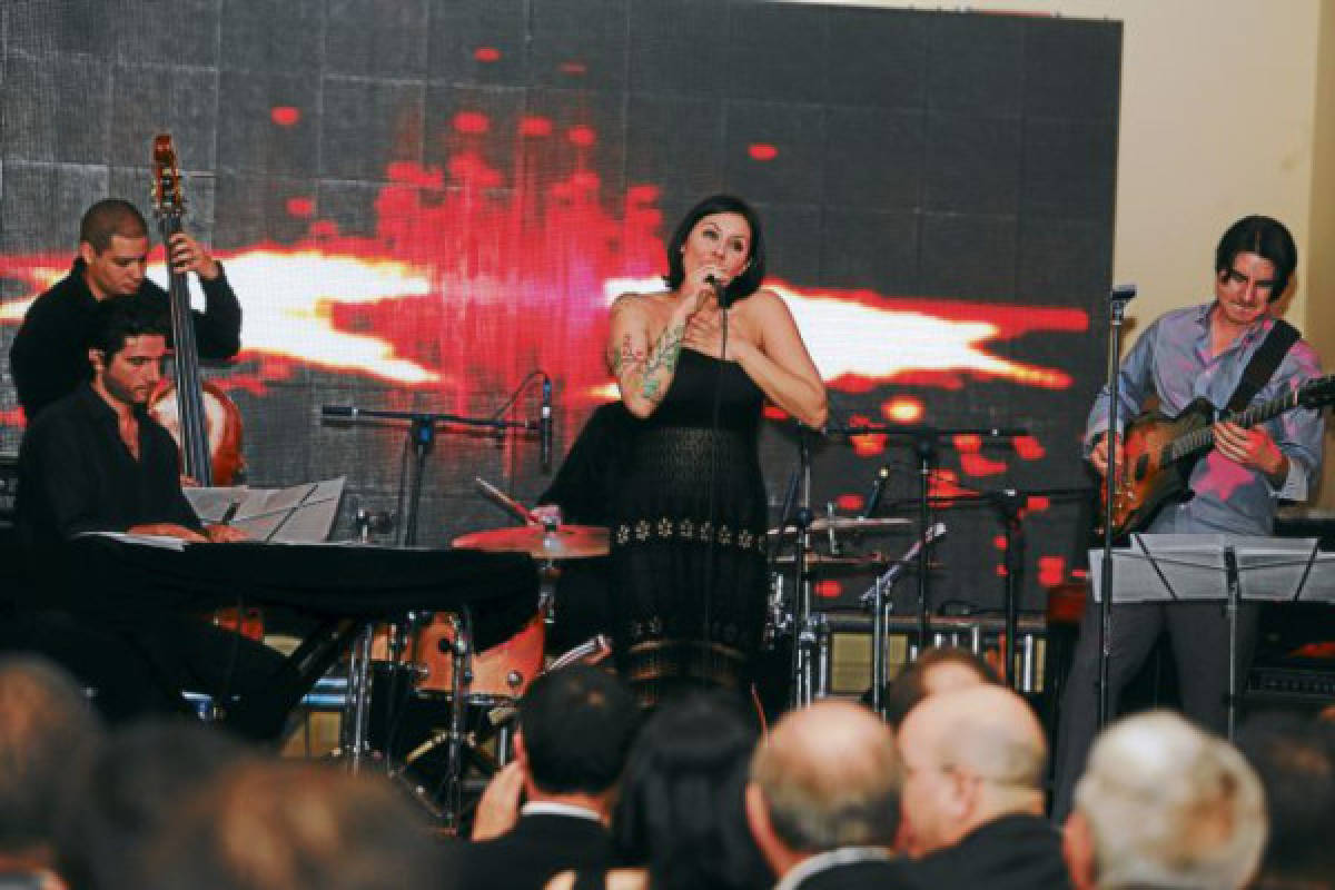 Con noche de jazz celebran presentación