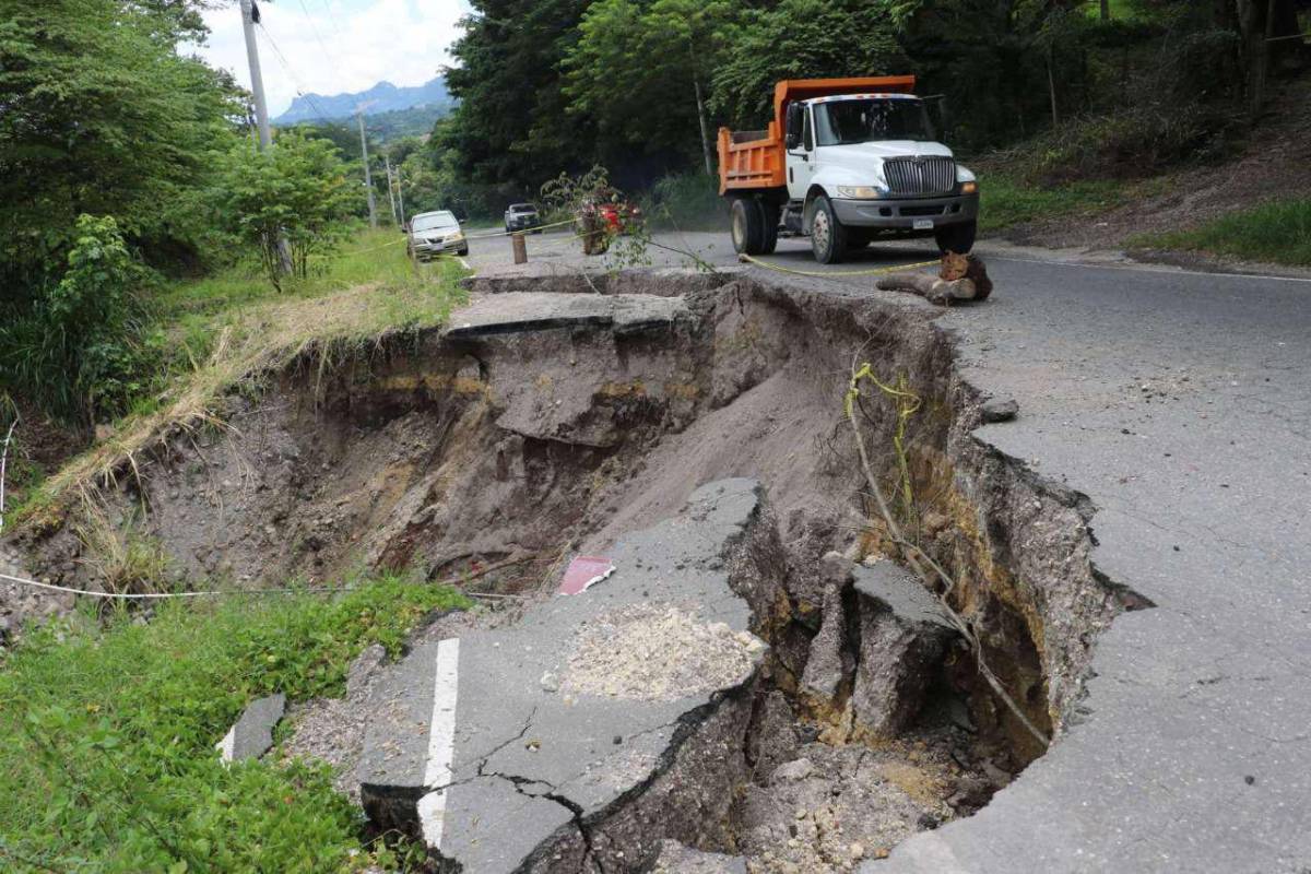 Varias vías de comunicación quedaron afectadas por las lluvias. La zona occidental es la más golpeada.