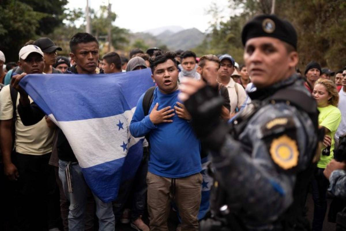 Guatemala dispersa a migrantes pero algunos siguen en ruta