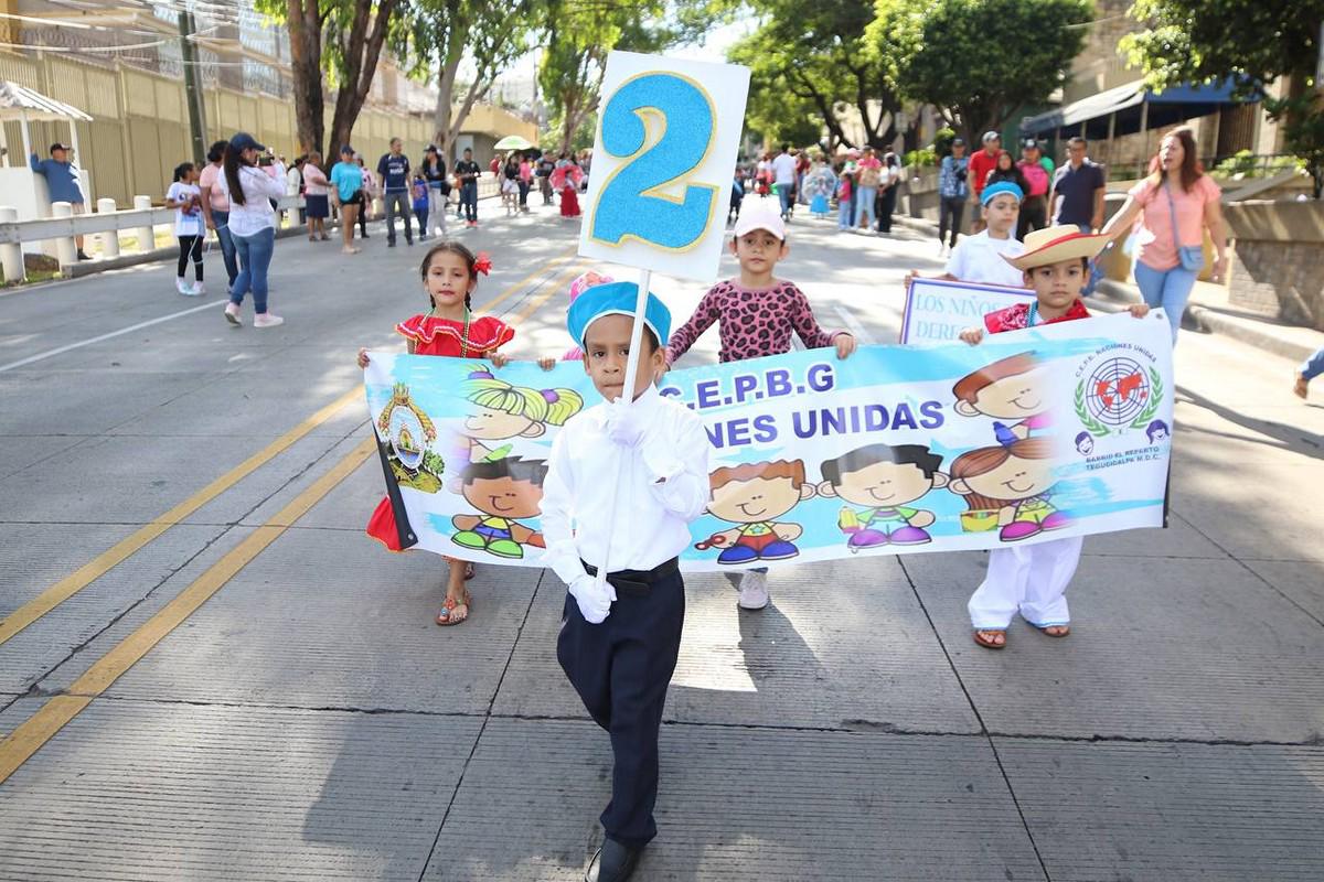 Con amor a la Patria, así desfilaron alumnos de prebásica de San Felipe al Guanacaste